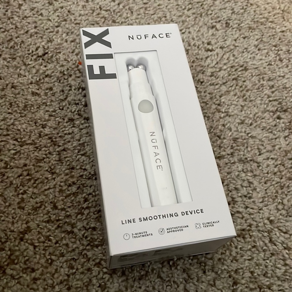 BNIB NUFACE  line smoothing DEVICE